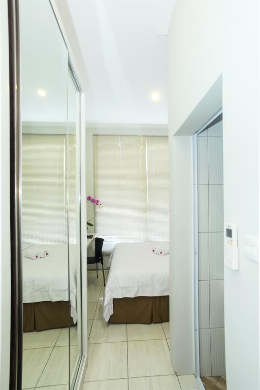Topaz Residence Jakarta Exterior foto